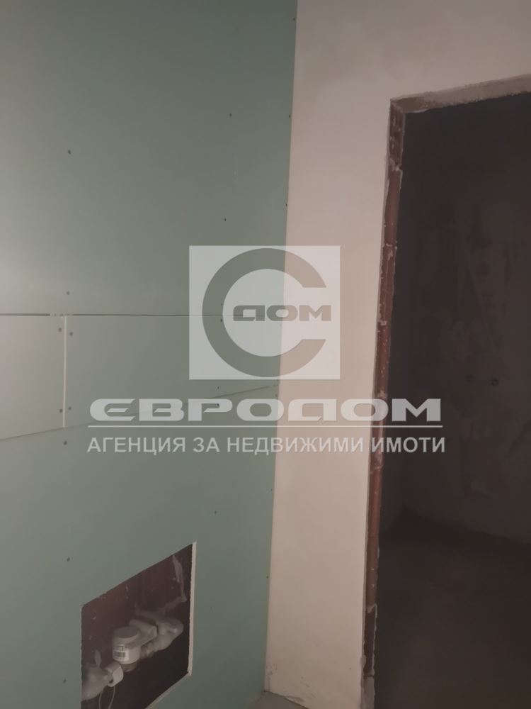Нов, 3- стаен апартамент в района до ОРБ - 0