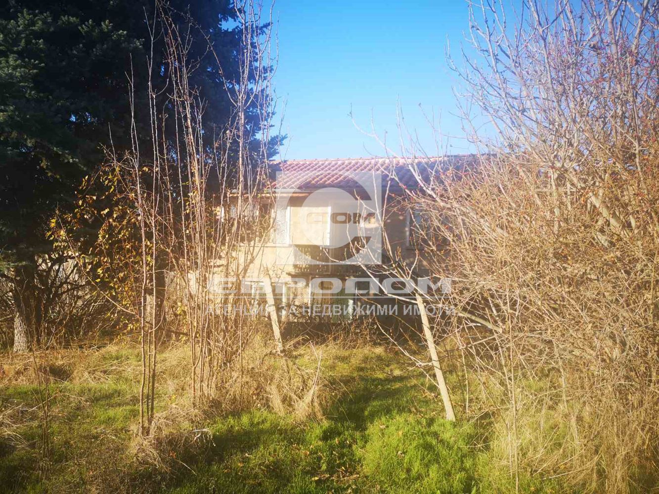 Къща с голям двор в село Яздач - 0