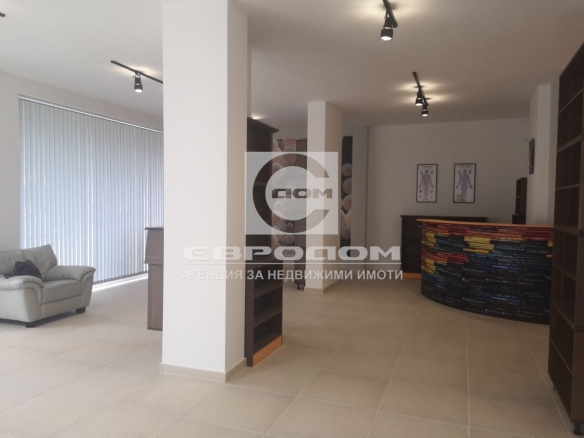 Продажба на магазин с лице към улица - 0