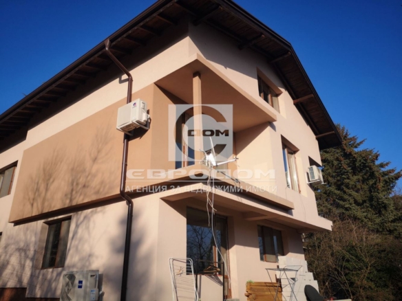 Голяма къща в село Борилово - 0