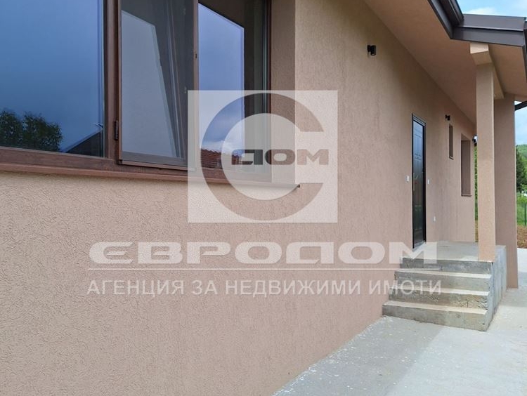 Нова монолитна къща с три спални в село Борилово - 0