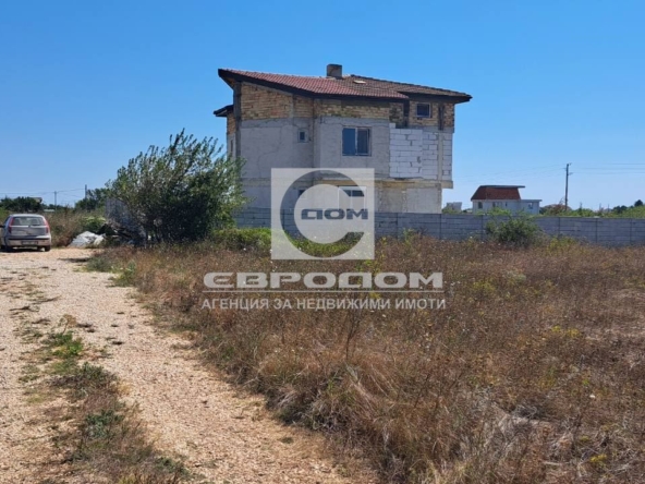 Продавам парцел в регулацията на СО Топола, общ. Каварна - 0