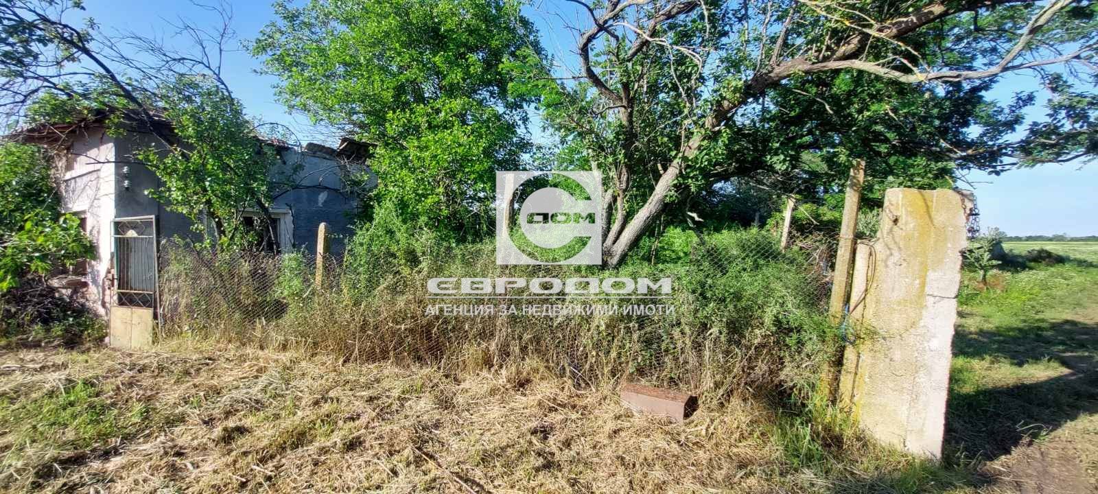 Продавам парцел в село Бъдеще - 0
