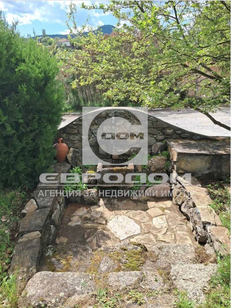 Къща с характер в село Пъстрово - 0