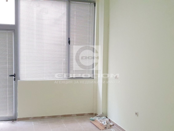 Партерно помещение със статут на МАГАЗИН - 0