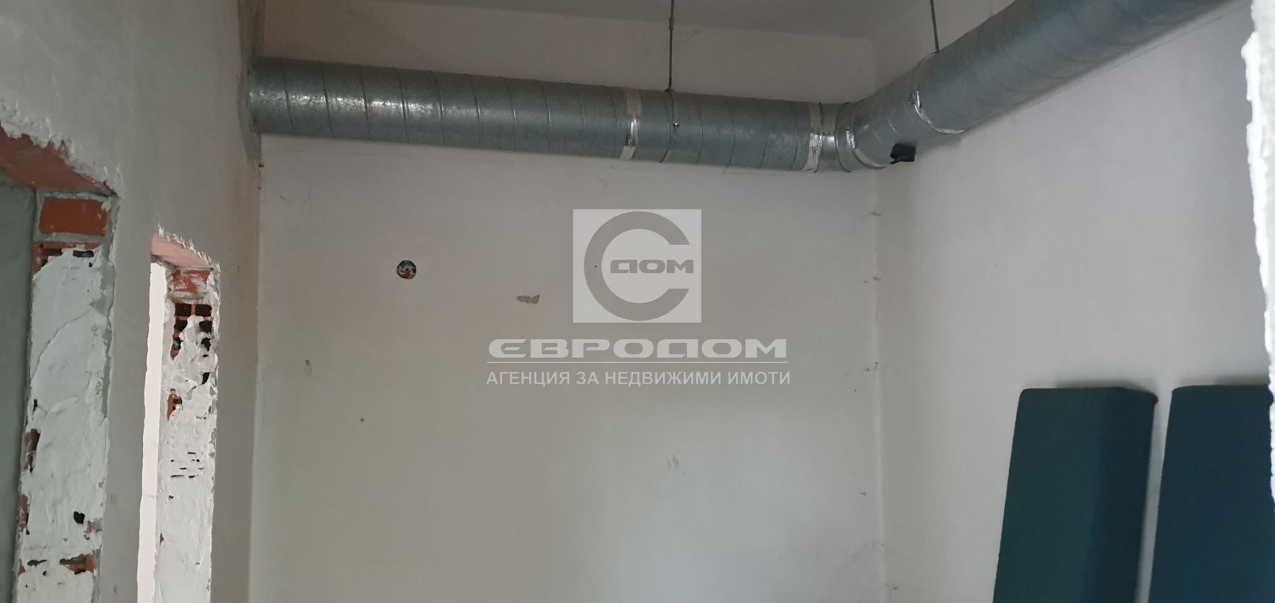 Продавам помещение със статут на КАФЕНЕ-0 Продавам помещение със статут на КАФЕНЕ - 0