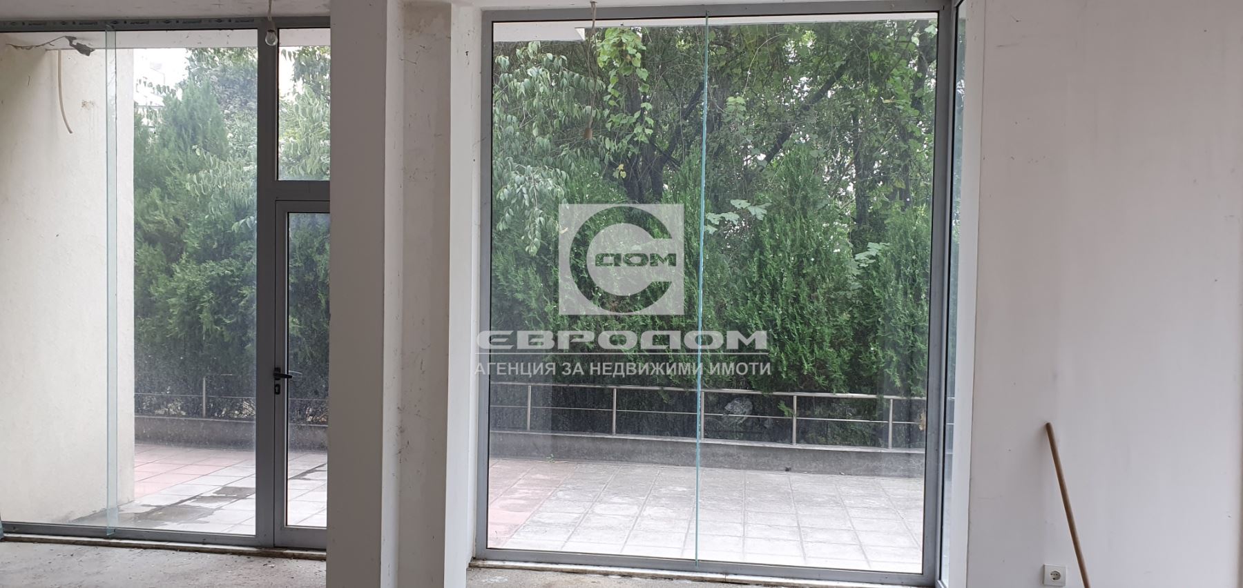 Продавам помещение със статут на КАФЕНЕ-0 Продавам помещение със статут на КАФЕНЕ - 0