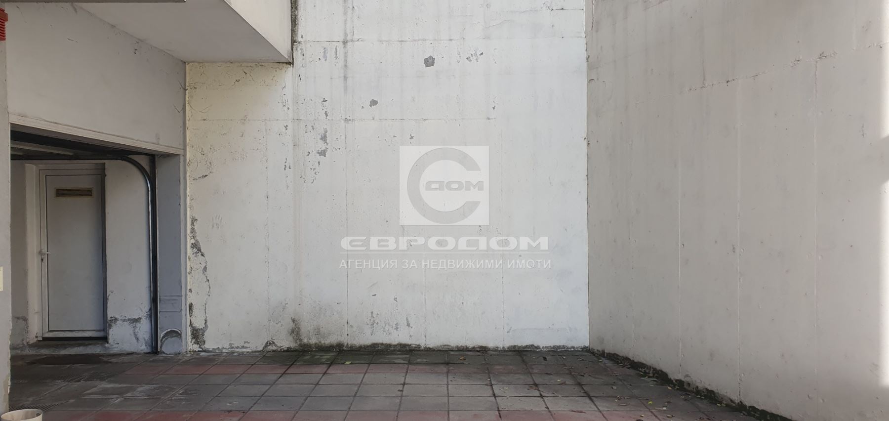 Продавам ПАРКОМЕСТА, разположени в сутерена на жилищна сграда - 0