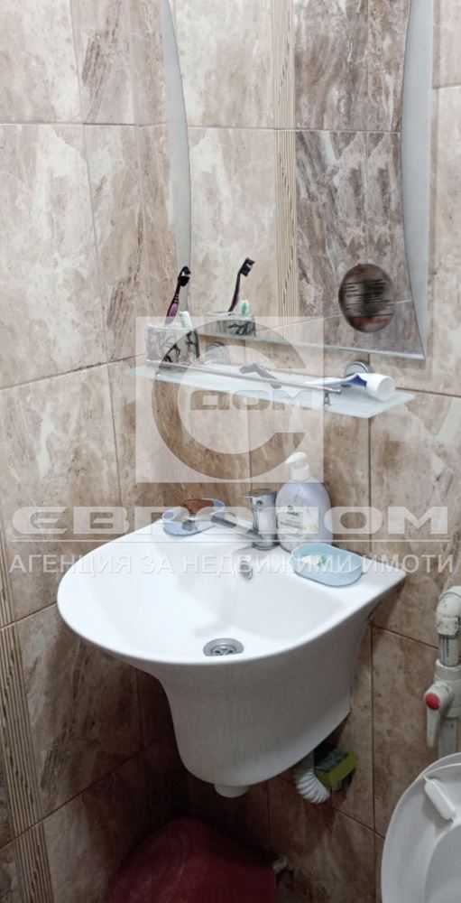 Продавам двустаен в кв. Три чучура- юг - 0