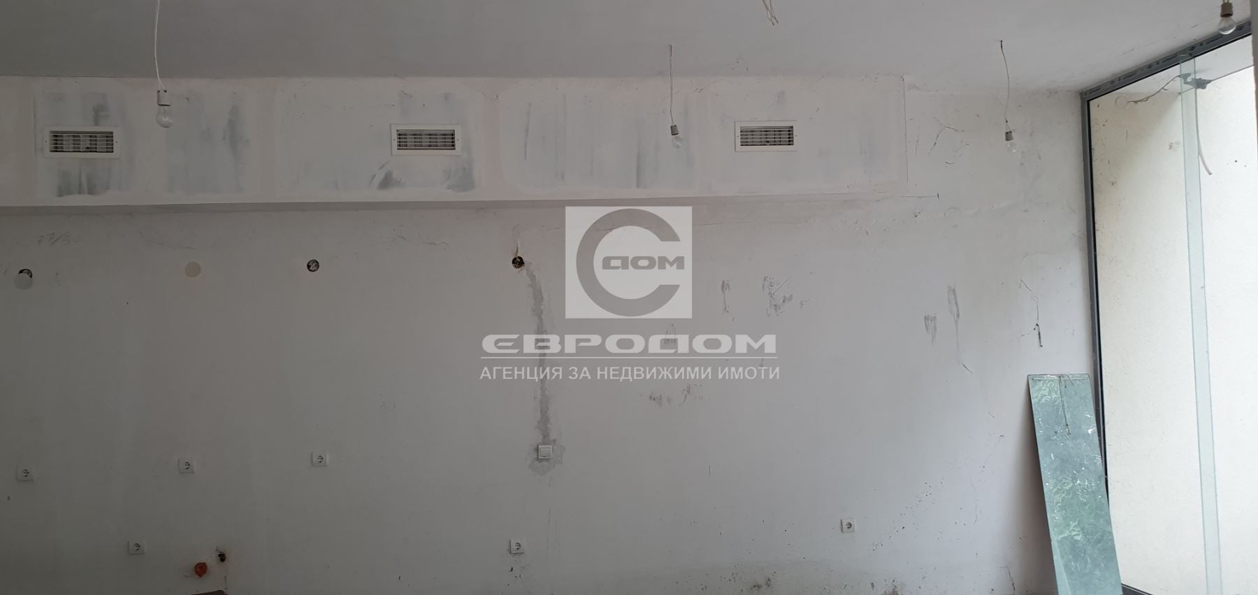 Продавам помещение със статут на КАФЕНЕ - 0