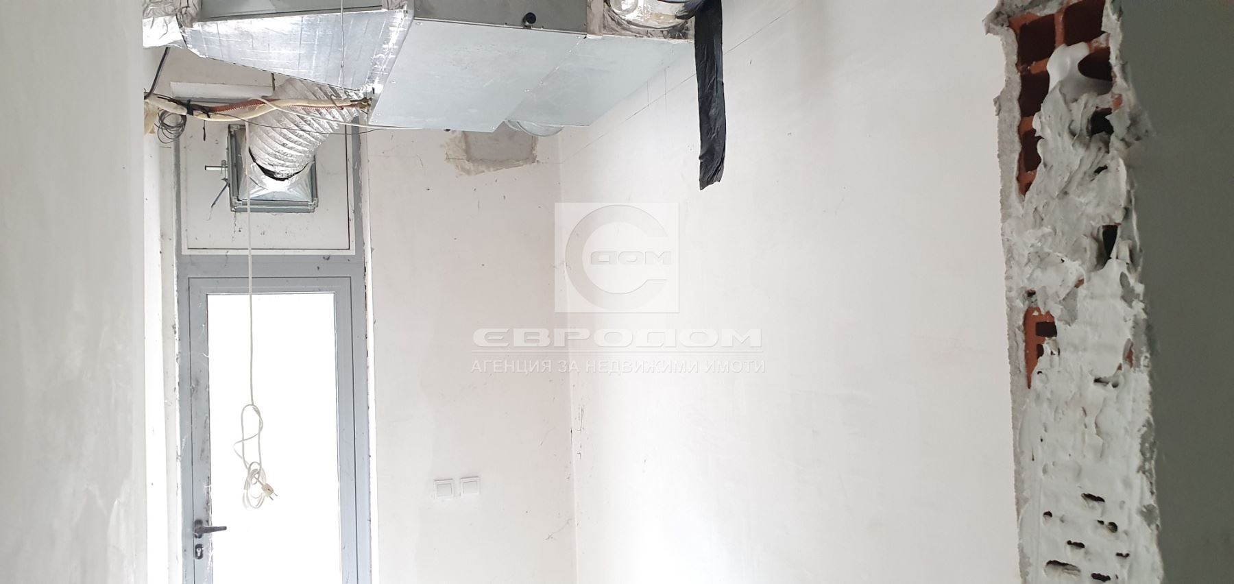 Продавам помещение със статут на КАФЕНЕ - 0