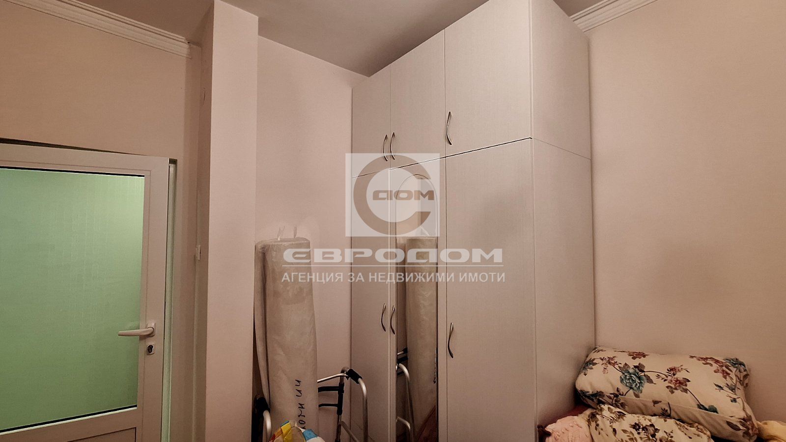 Изискан апартамент с две спални и газово отопление-0 Изискан апартамент с две спални и газово отопление - 0