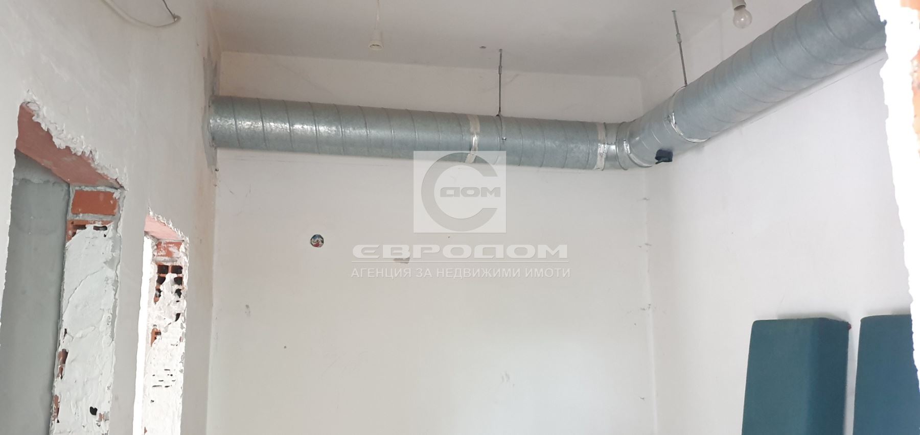 Продавам помещение със статут на КАФЕНЕ - 0