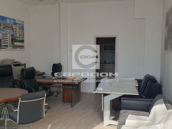 Продавам търговско помещение със статут на АПТЕКА - 0