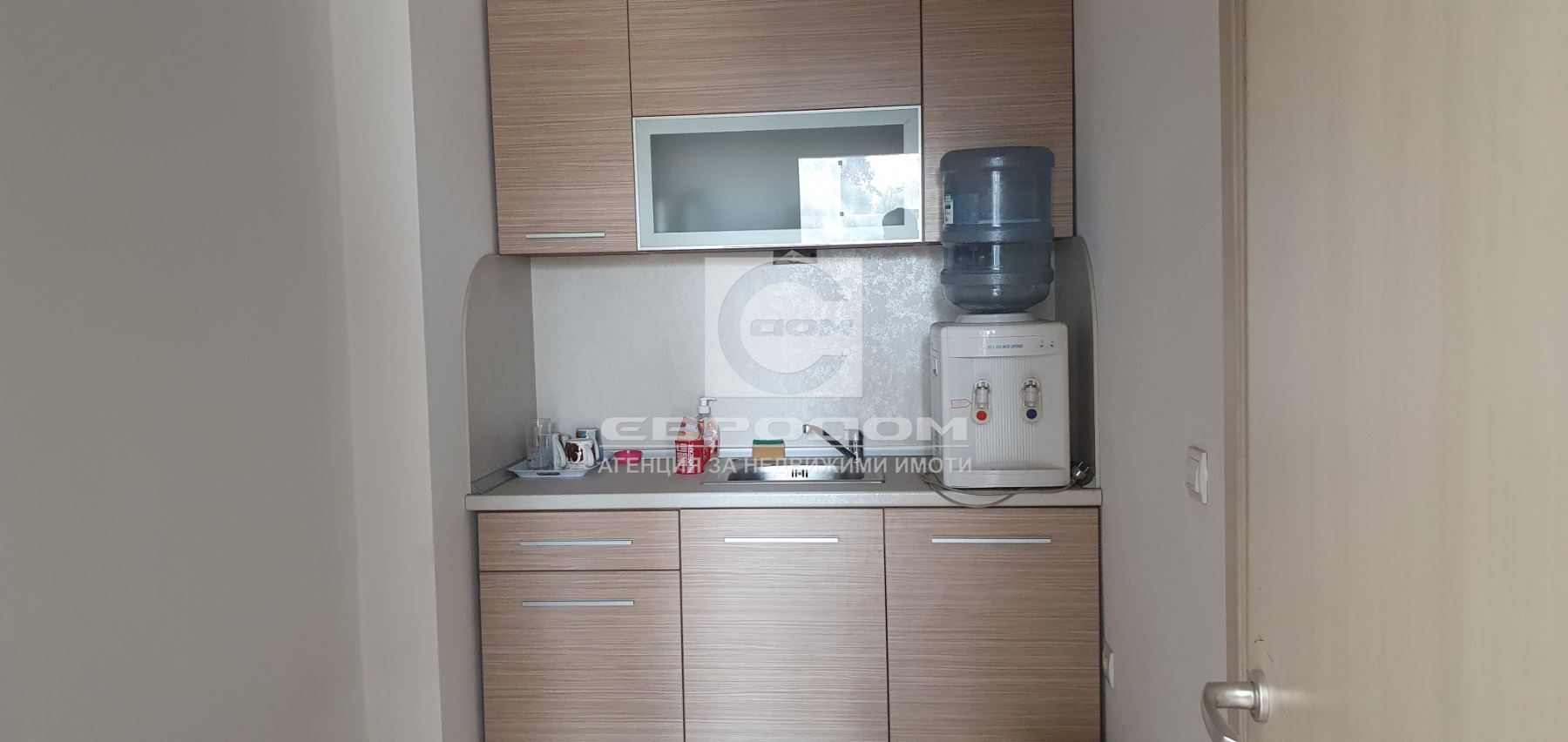 Продавам търговско помещение със статут на АПТЕКА - 0