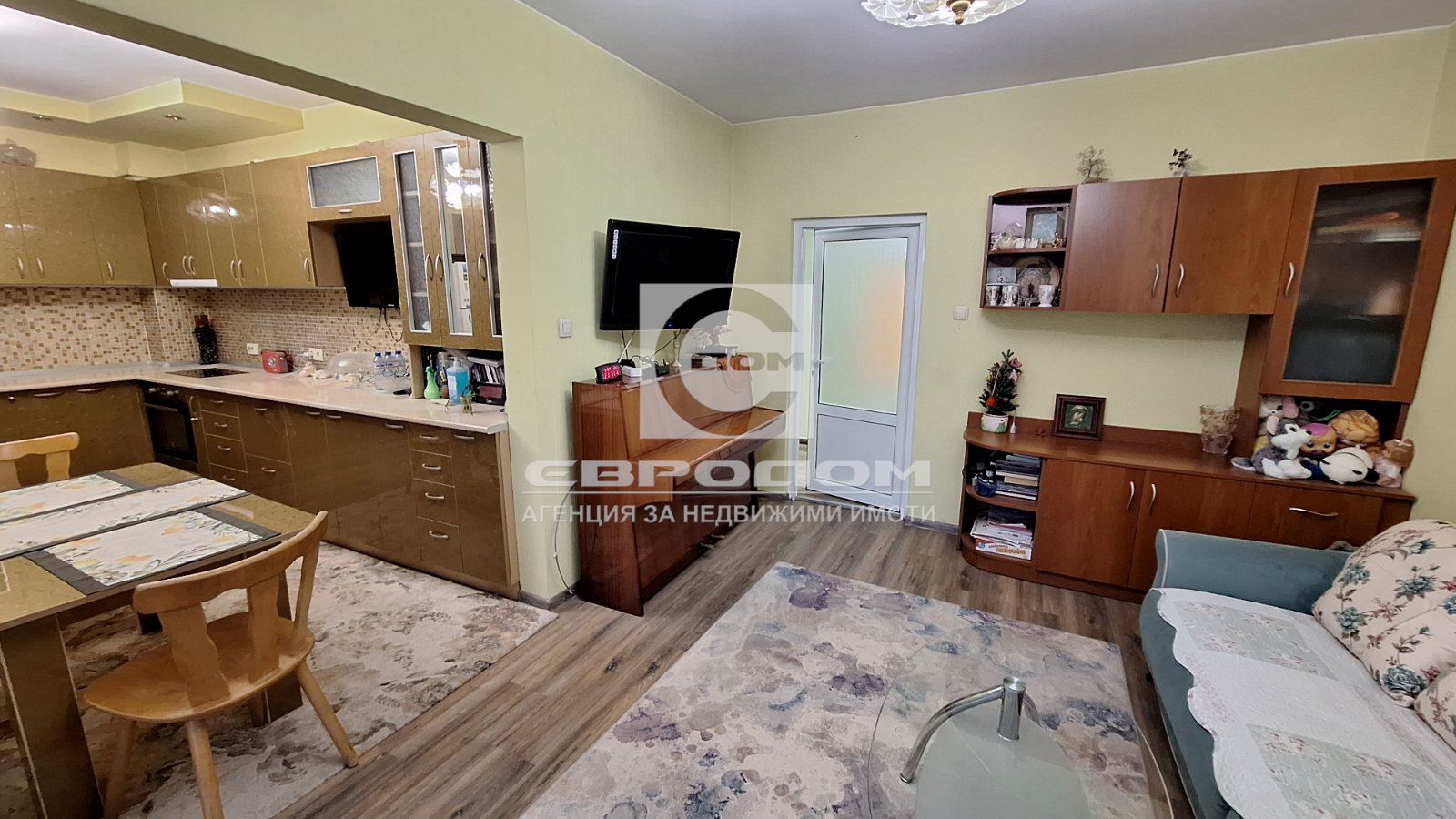 Изискан апартамент с две спални и газово отопление-0 Изискан апартамент с две спални и газово отопление - 0