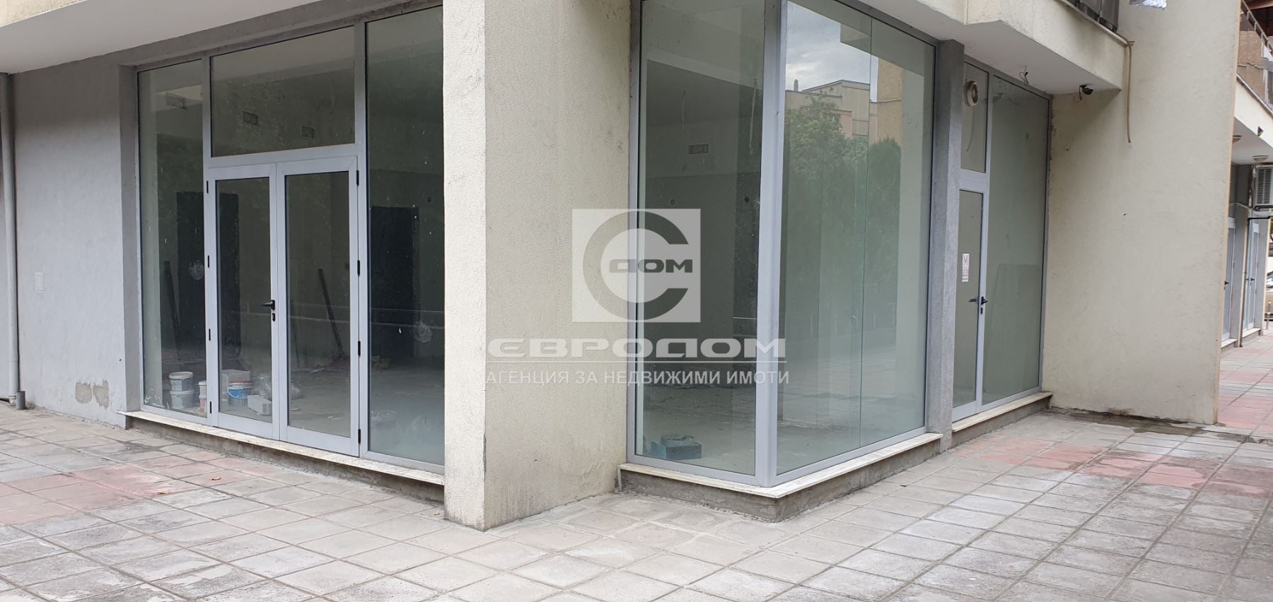 Продавам помещение със статут на КАФЕНЕ - 0