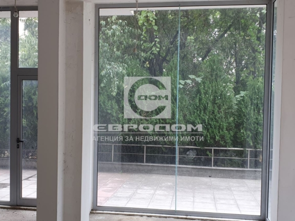 Продавам помещение със статут на КАФЕНЕ - 0