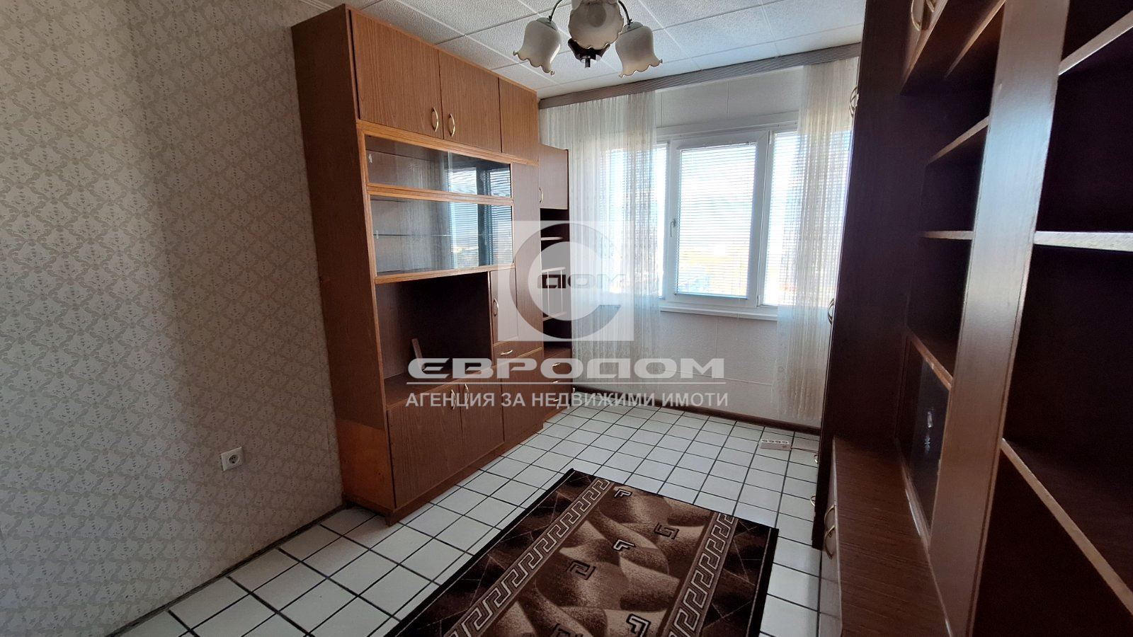 🏢 Просторен апартамент с панорамна гледка – кв. „ Васил Левски “, град Казанлък - 0