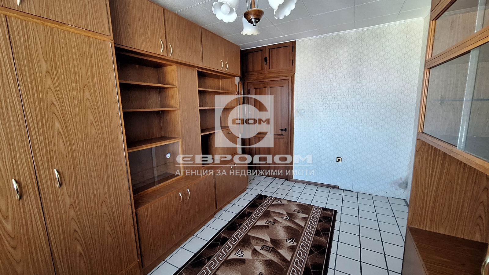 🏢 Просторен апартамент с панорамна гледка – кв. „ Васил Левски “, град Казанлък - 0