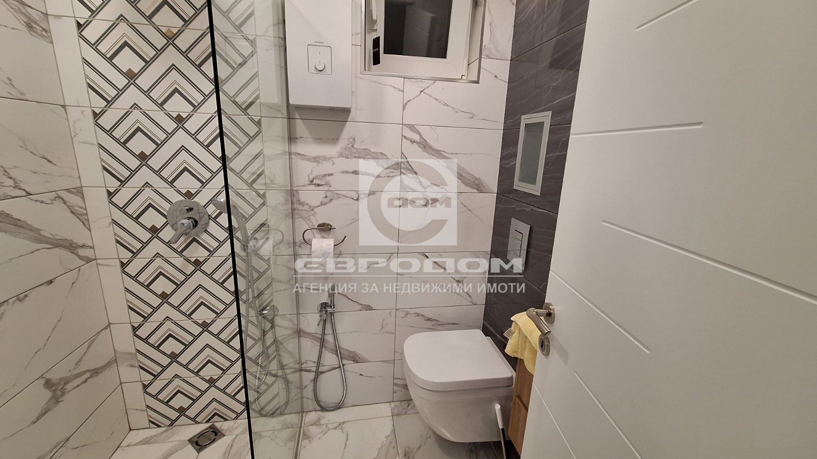 Светъл тристаен дом в сърцето на града – до Телевизионния сервиз - 0