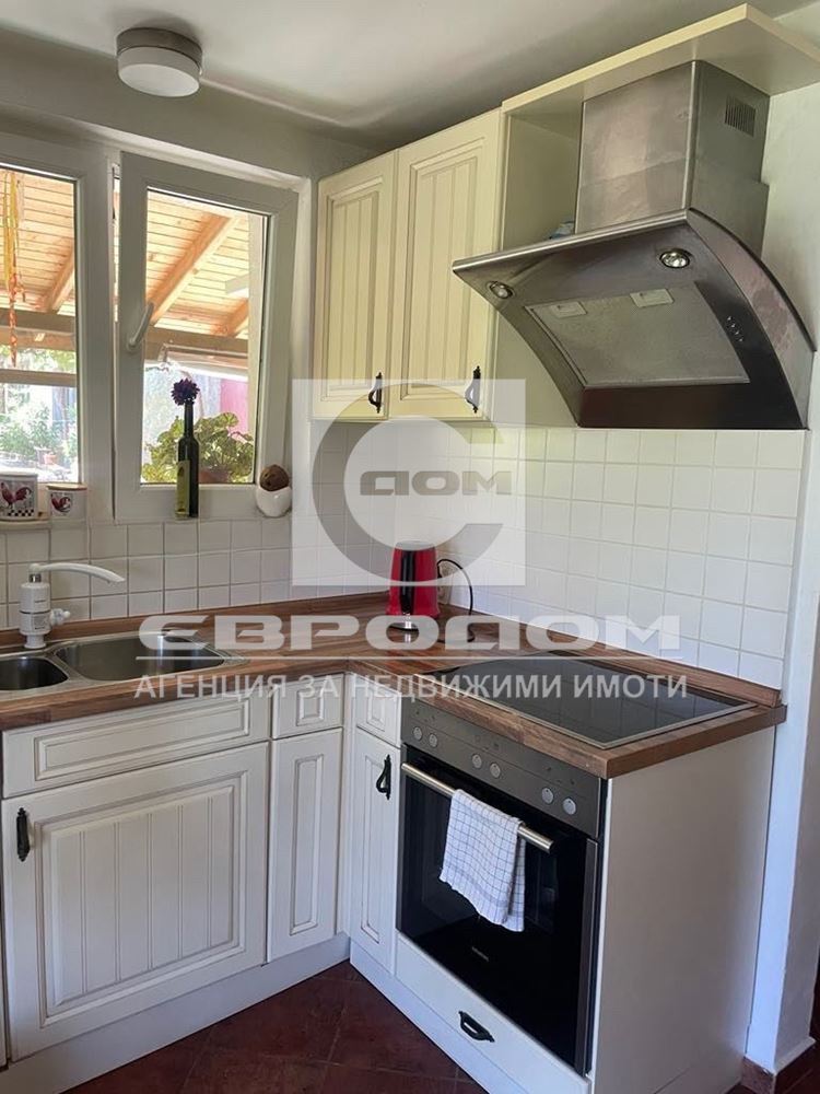 Монолитна къща с артистичен интериор и голям двор в с. Яворово-0 Монолитна къща с артистичен интериор и голям двор в с. Яворово - 0