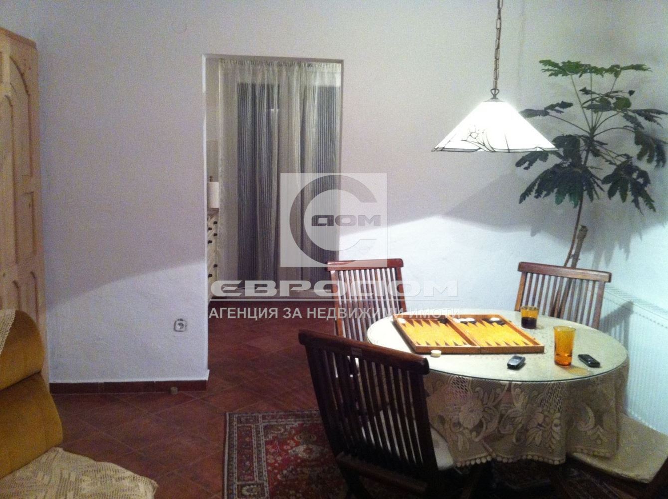 Монолитна къща с артистичен интериор и голям двор в с. Яворово-0 Монолитна къща с артистичен интериор и голям двор в с. Яворово - 0