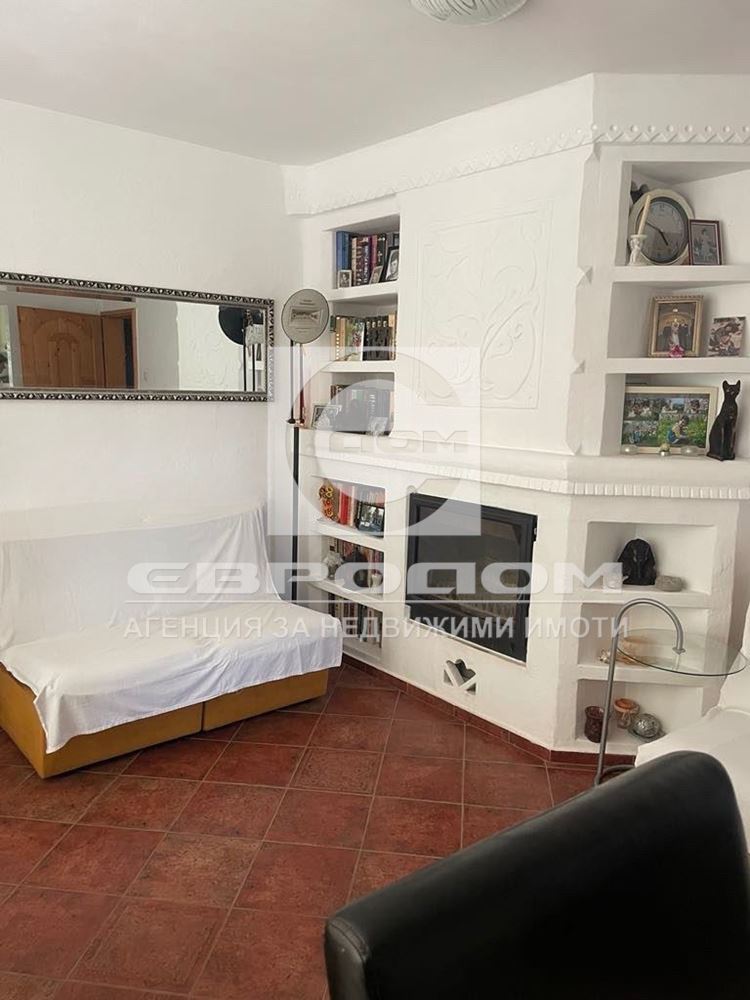 Монолитна къща с артистичен интериор и голям двор в с. Яворово-0 Монолитна къща с артистичен интериор и голям двор в с. Яворово - 0