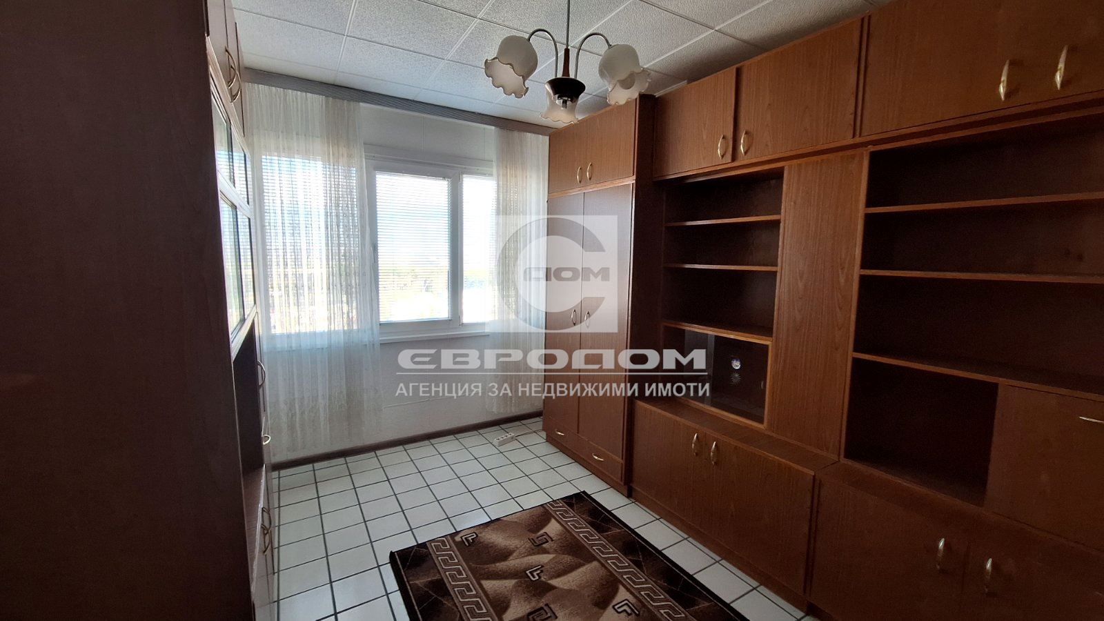 🏢 Просторен апартамент с панорамна гледка – кв. „ Васил Левски “, град Казанлък - 0