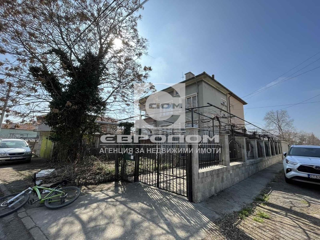 Продавам триетажна къща в кв. Кольо Ганчев-0 Продавам триетажна къща в кв. Кольо Ганчев - 0