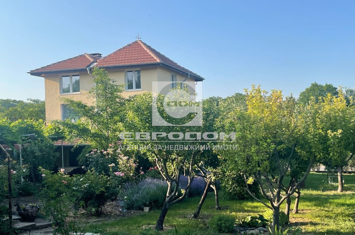 Монолитна къща с артистичен интериор и голям двор в с. Яворово-0 Монолитна къща с артистичен интериор и голям двор в с. Яворово - 0