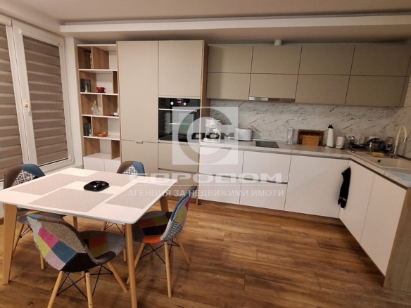 Светъл тристаен дом в сърцето на града – до Телевизионния сервиз - 0