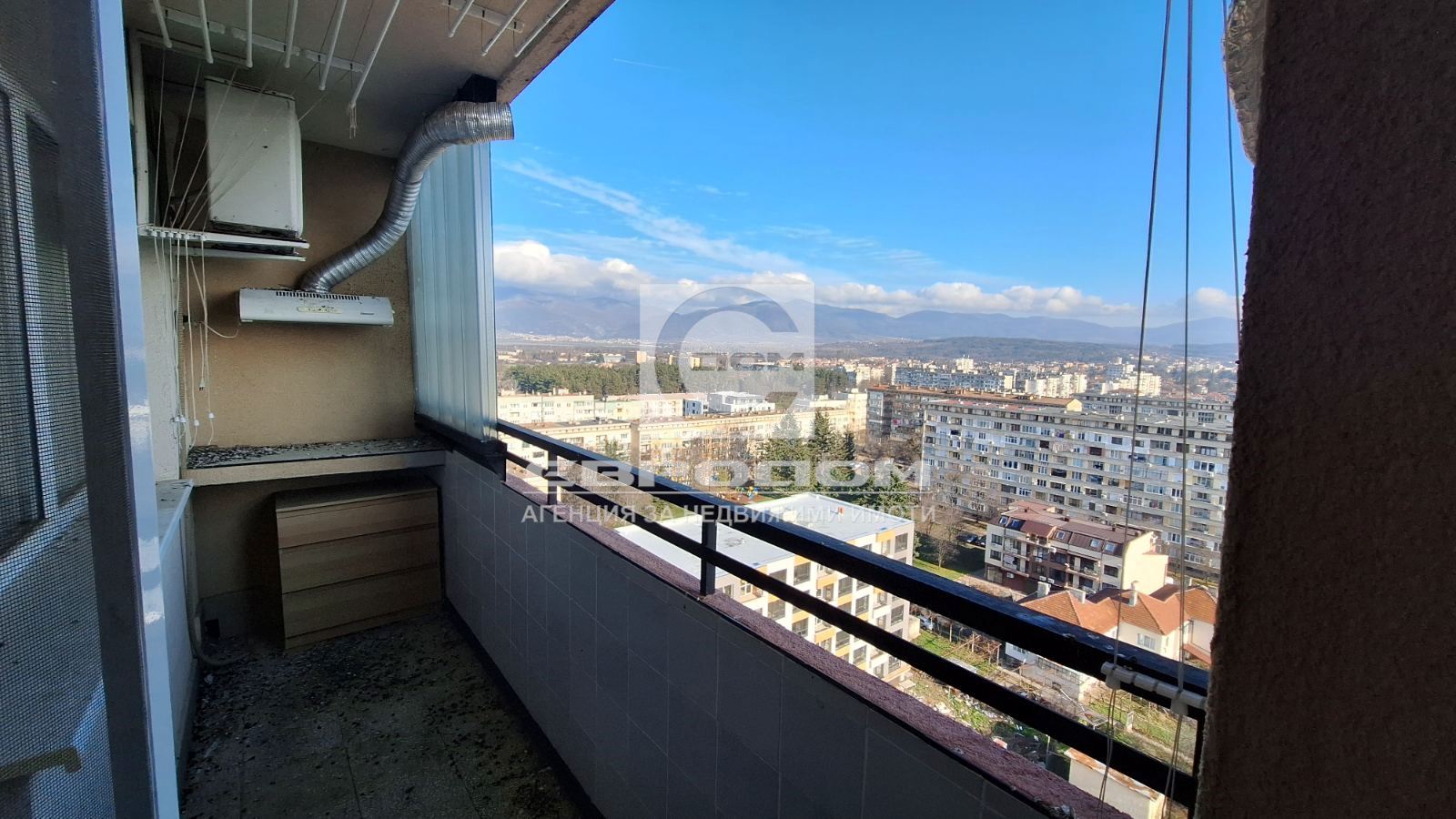 🏢 Просторен апартамент с панорамна гледка – кв. „ Васил Левски “, град Казанлък - 0