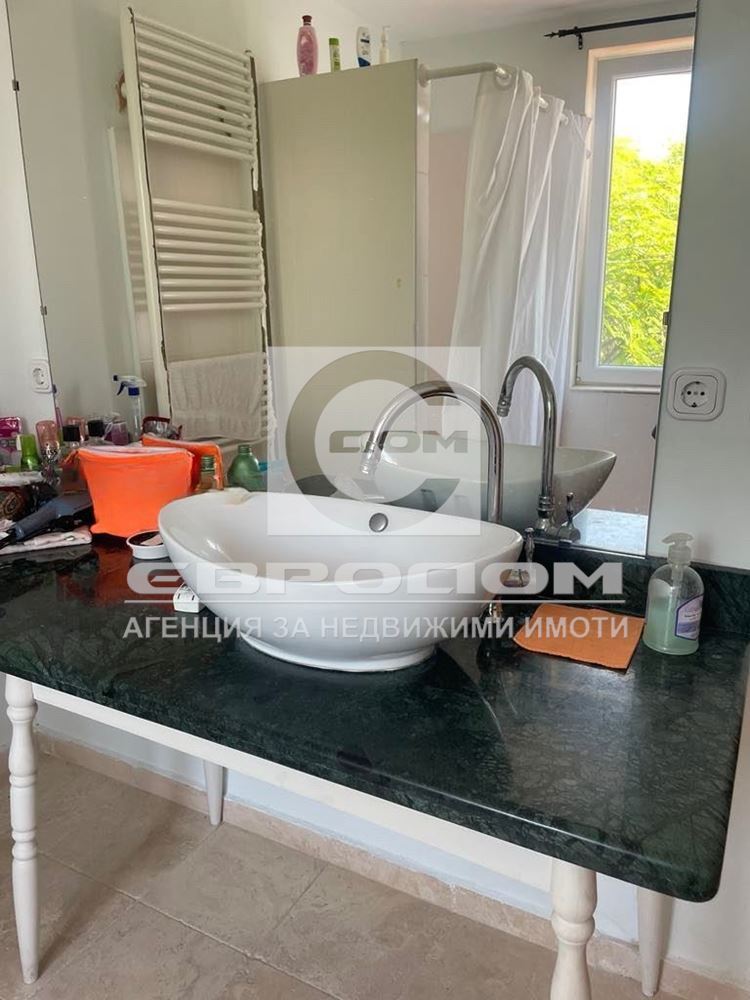 Монолитна къща с артистичен интериор и голям двор в с. Яворово-0 Монолитна къща с артистичен интериор и голям двор в с. Яворово - 0