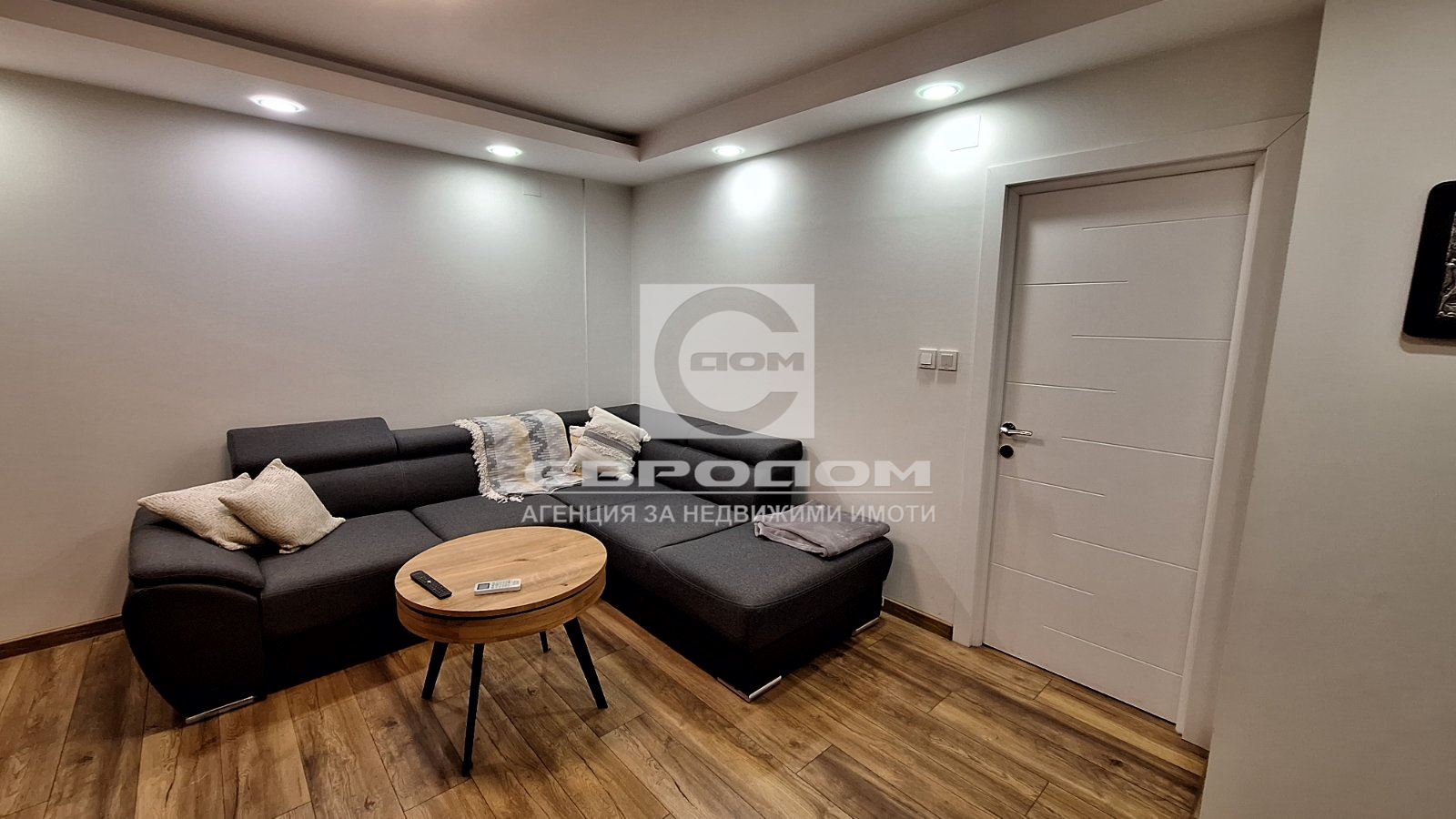 Светъл тристаен дом в сърцето на града – до Телевизионния сервиз - 0