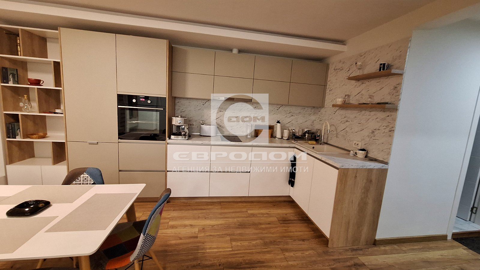 Светъл тристаен дом в сърцето на града – до Телевизионния сервиз - 0