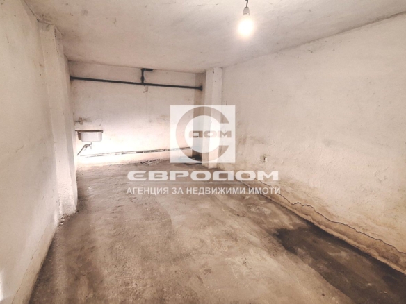 Продавам подземен гараж в кв. Опълченски - 0