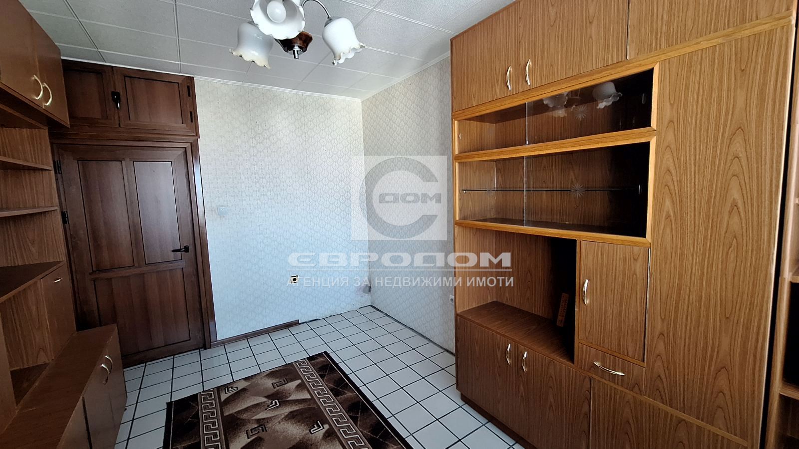 🏢 Просторен апартамент с панорамна гледка – кв. „ Васил Левски “, град Казанлък - 0