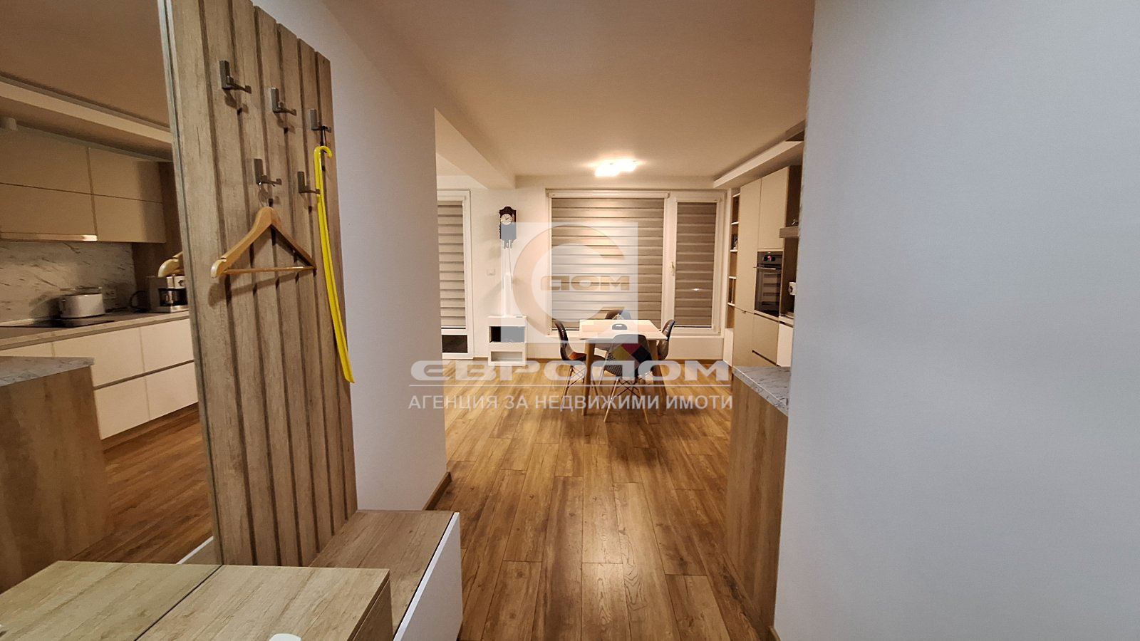 Светъл тристаен дом в сърцето на града – до Телевизионния сервиз - 0