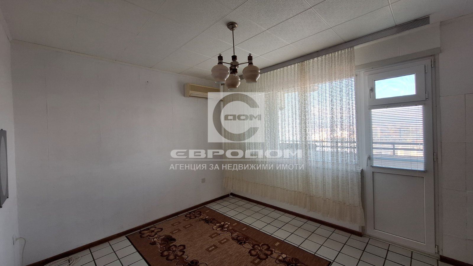 🏢 Просторен апартамент с панорамна гледка – кв. „ Васил Левски “, град Казанлък - 0