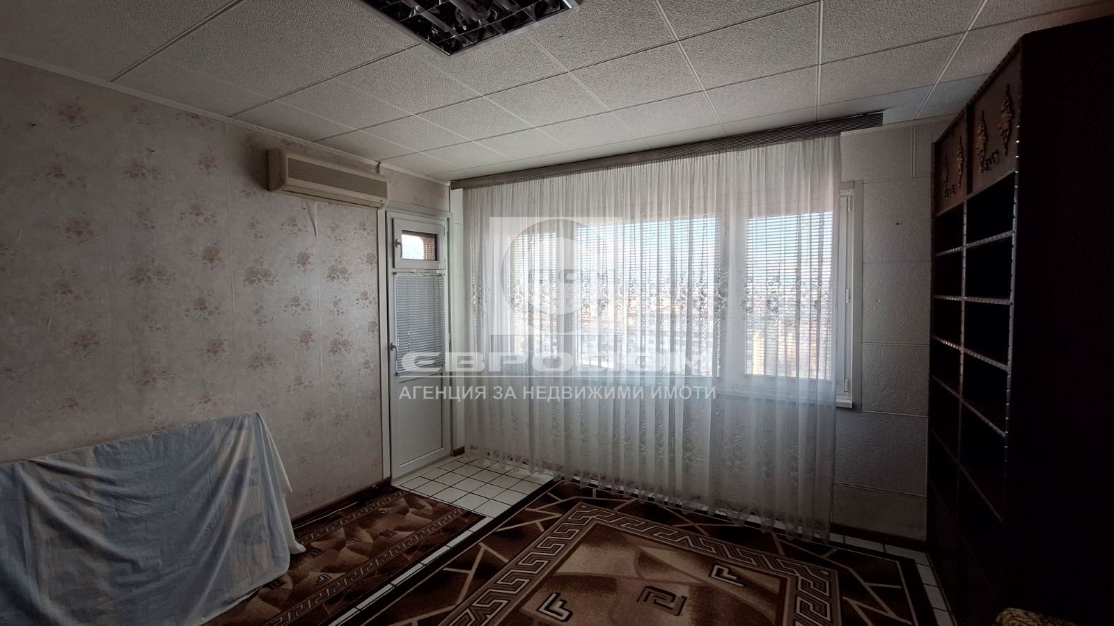 🏢 Просторен апартамент с панорамна гледка – кв. „ Васил Левски “, град Казанлък - 0