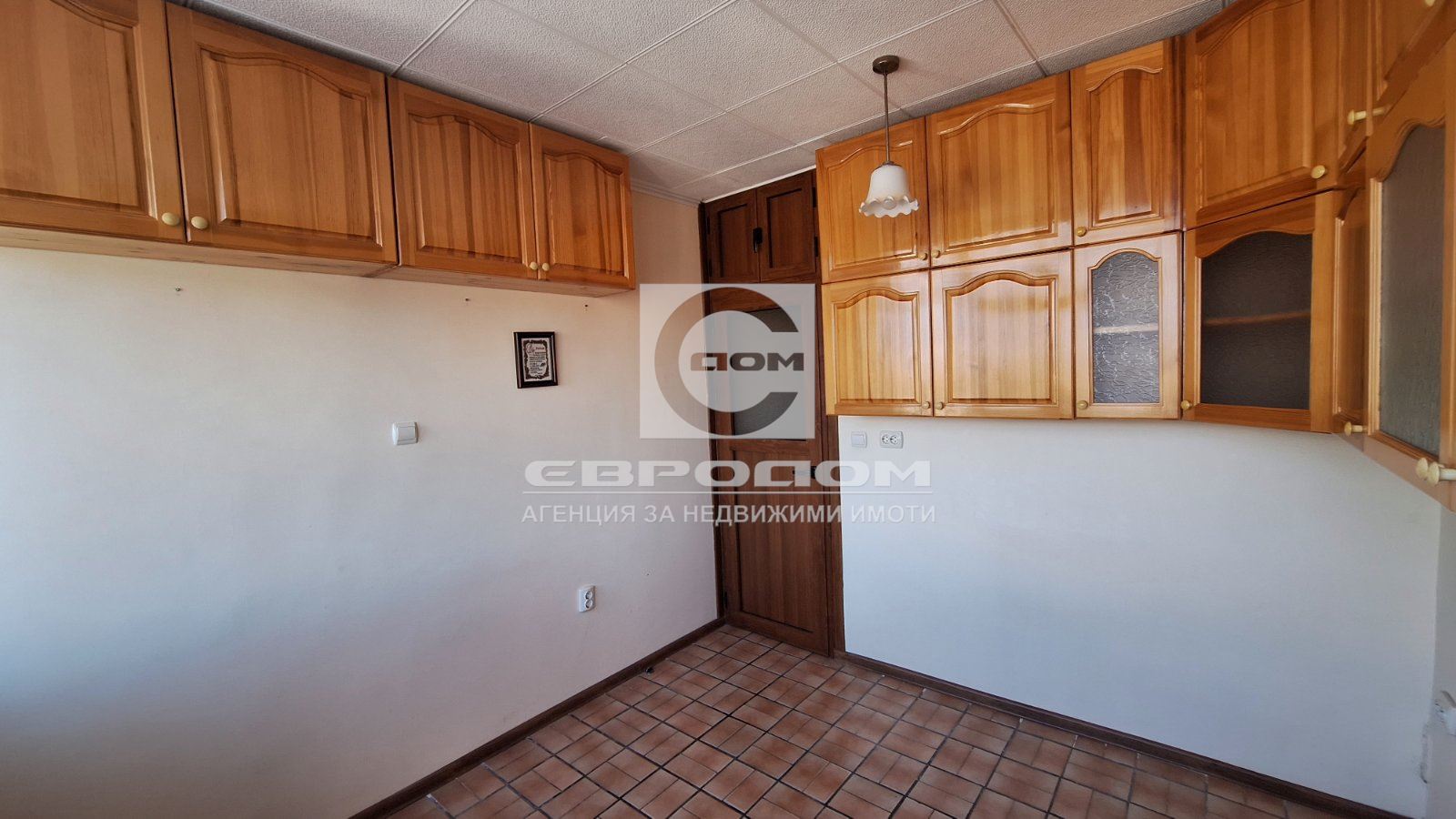 🏢 Просторен апартамент с панорамна гледка – кв. „ Васил Левски “, град Казанлък - 0