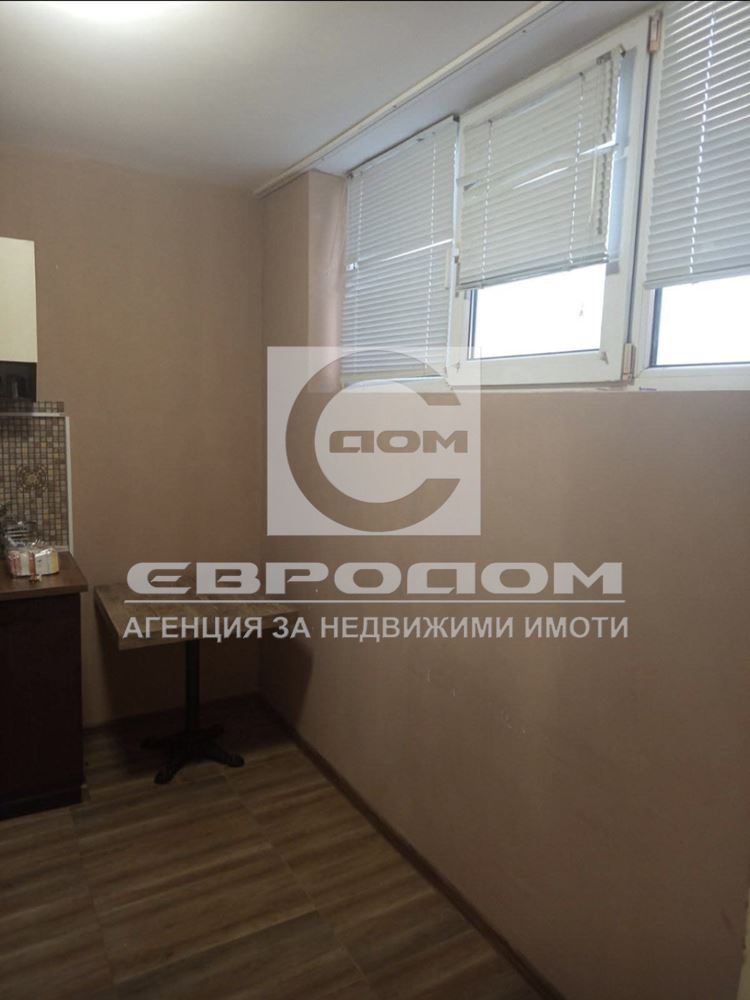 Продавам гарсониера в кв. Три Чучура – Юг-0 Продавам гарсониера в кв. Три Чучура - Юг - 0