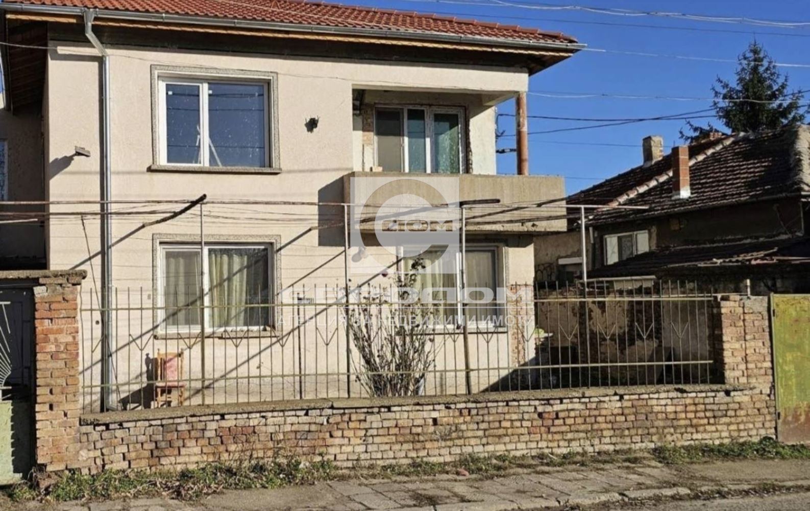 В продажба двуетажна къща в кв.Зора - 0