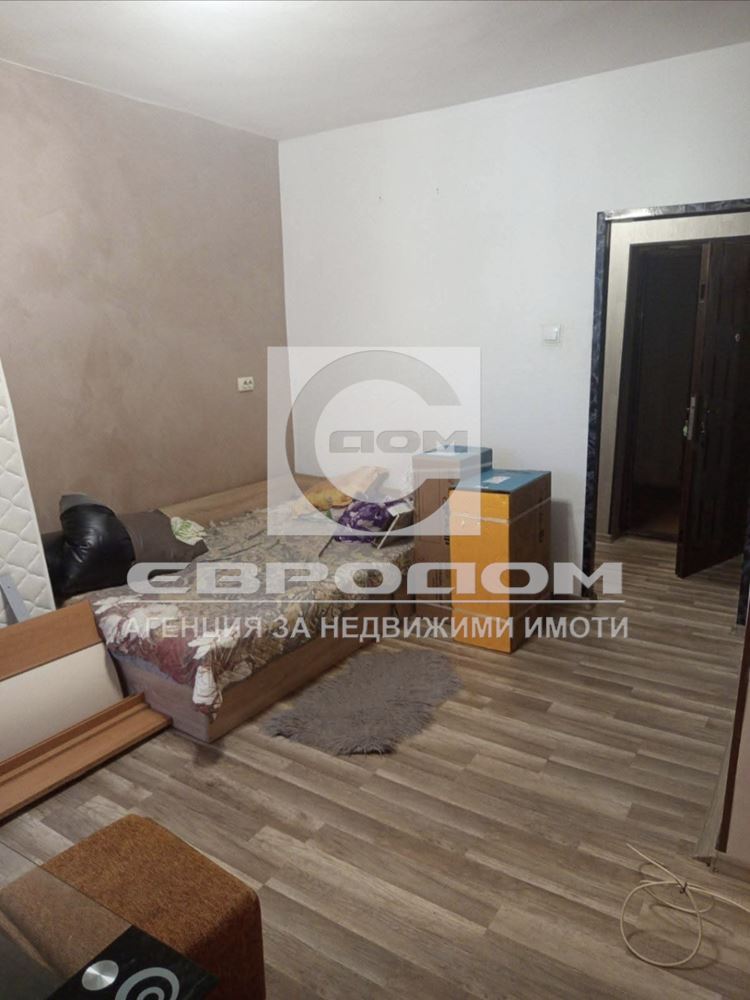 Продавам гарсониера в кв. Три Чучура – Юг-0 Продавам гарсониера в кв. Три Чучура - Юг - 0