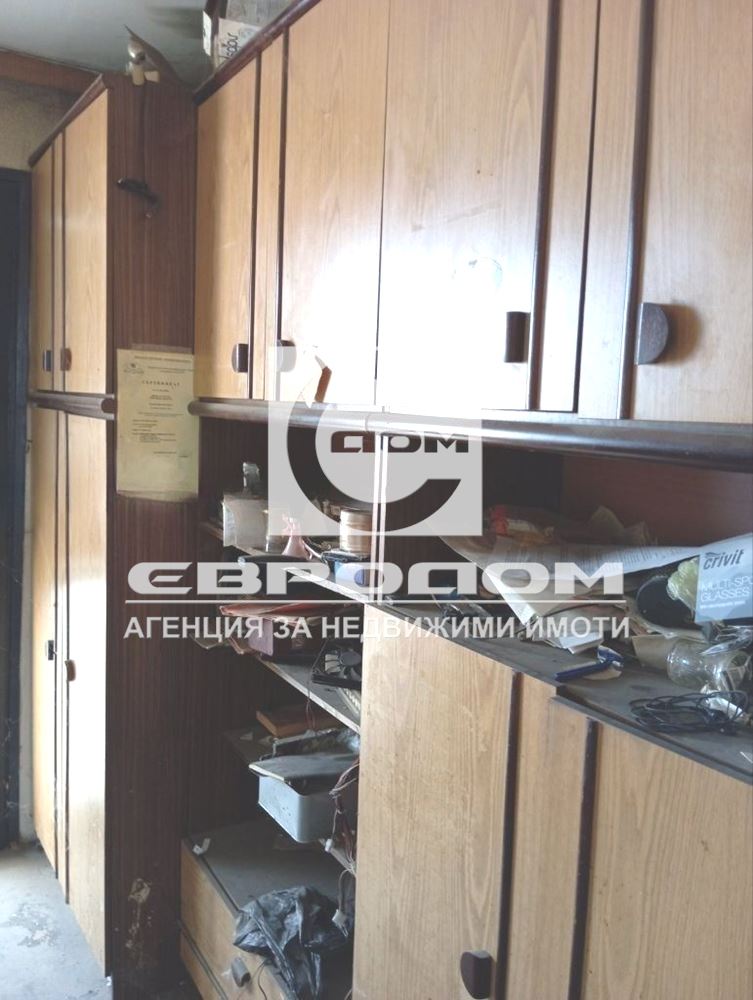 Продавам тристаен в района на математическа гимназия-0 Продавам тристаен в района на математическа гимназия - 0