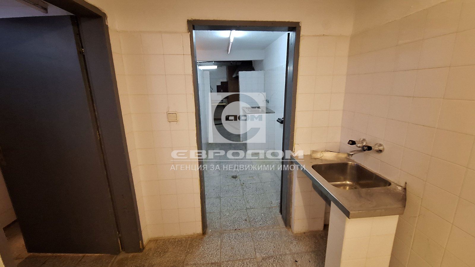 Под наем заведение с топла кухня и тераса на Аязмото - 0