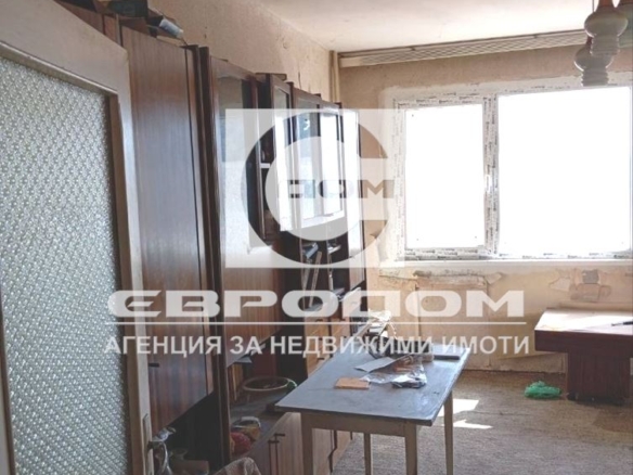 Продавам тристаен в района на математическа гимназия - 0