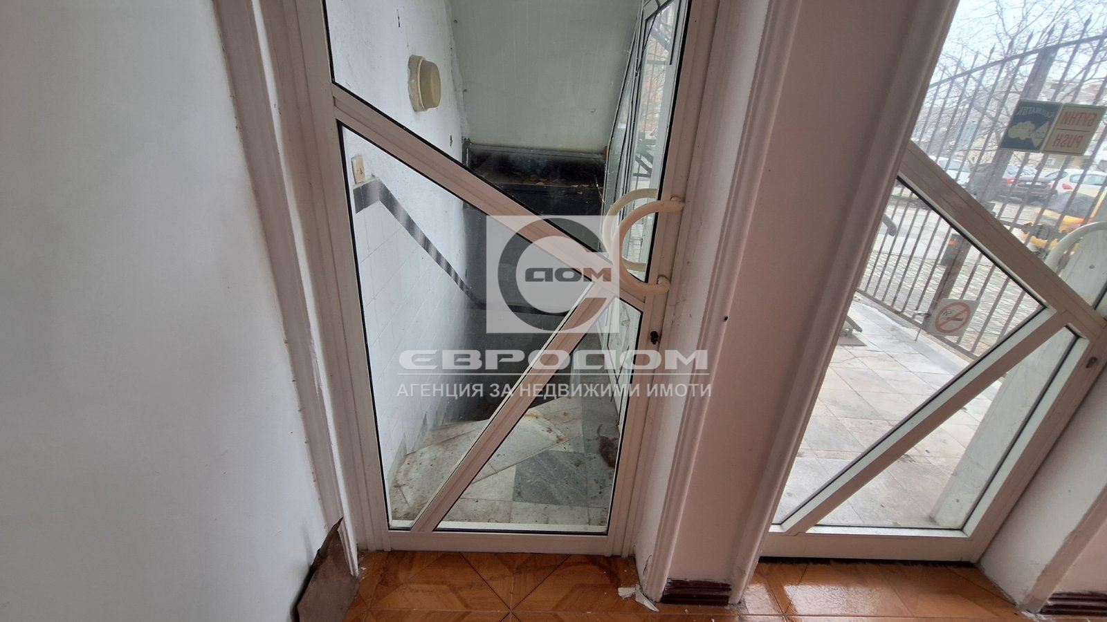 Под наем заведение с топла кухня и тераса на Аязмото - 0