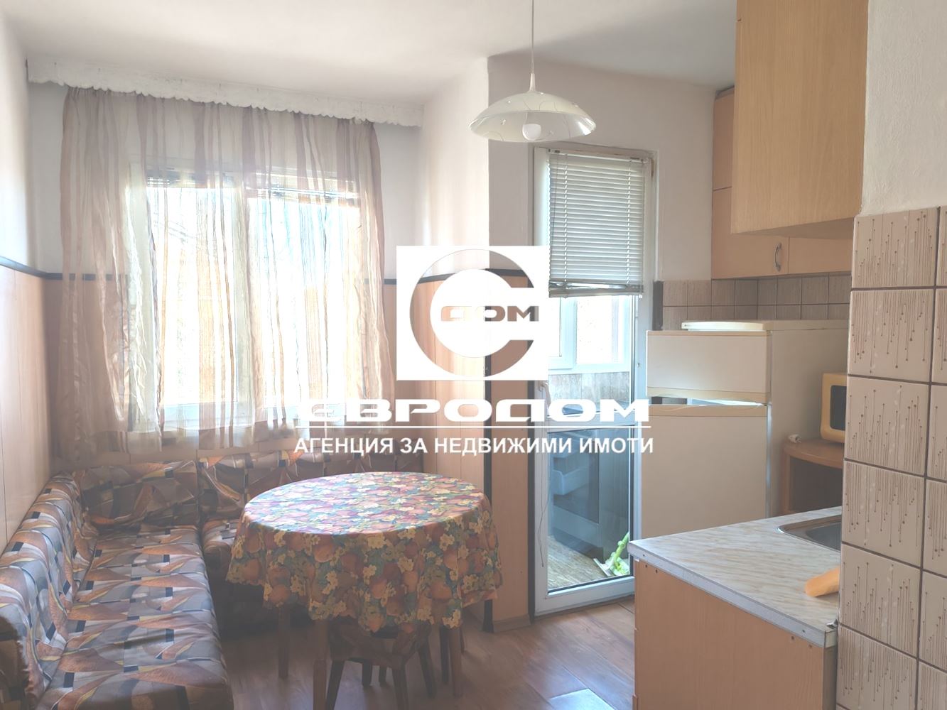 Тристаен до Мол Галерия - 0